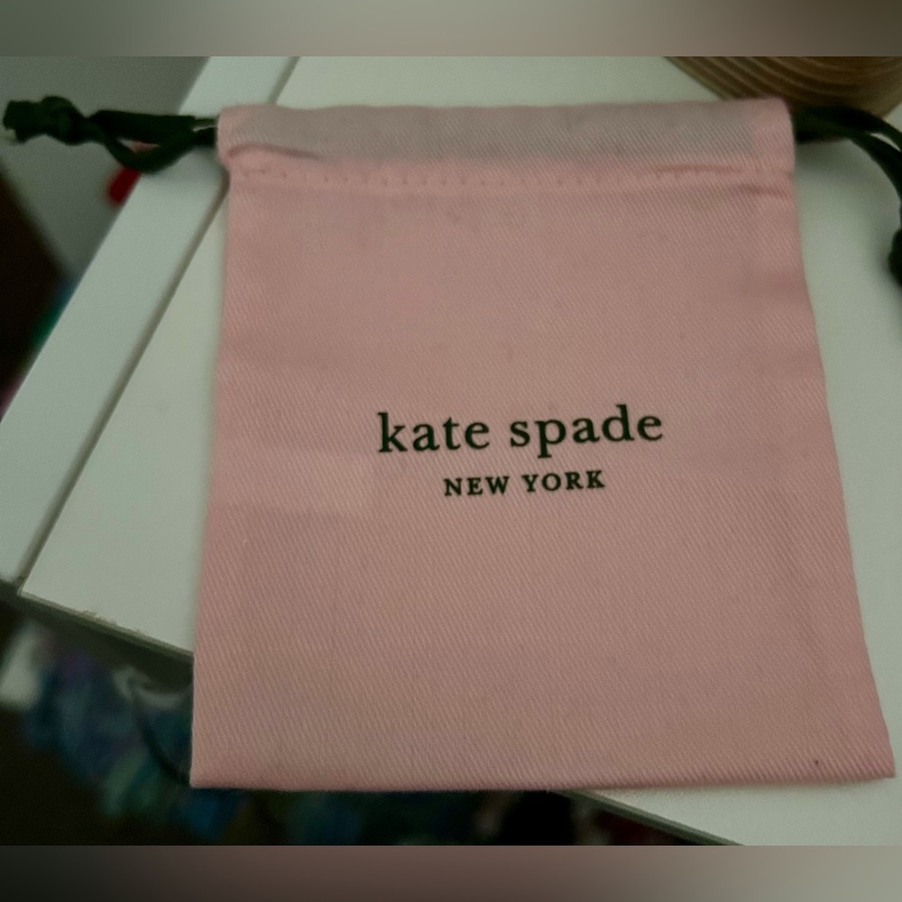 ♠️ Kate spade - 2 for 1 — Tee & bracelet- White & Yellow & black & gold bangle 🍍 - Picture 3 of 15
